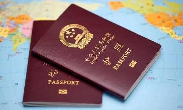 出生证明办理所需材料：父母护照